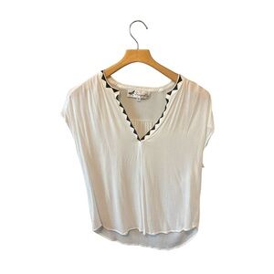 Anthropolgie Dragonfly White V-Neck Women's Blouse Top with Black Trim Medium